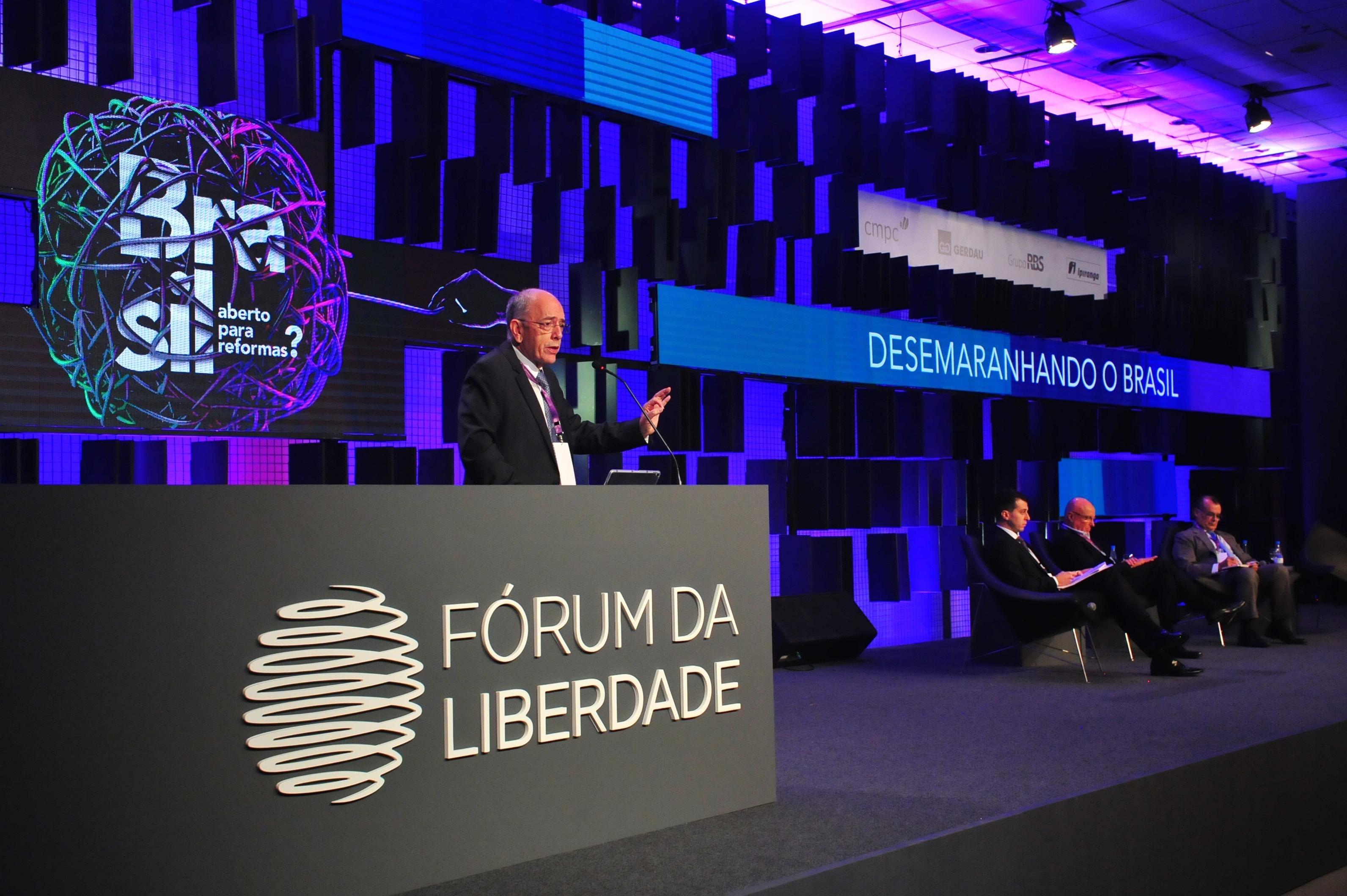 Pedro Parente defendeu aprova&ccedil;&atilde;o de reformas