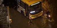 Chuva no Rio alagou vários bairros e deixou rastro de destruição