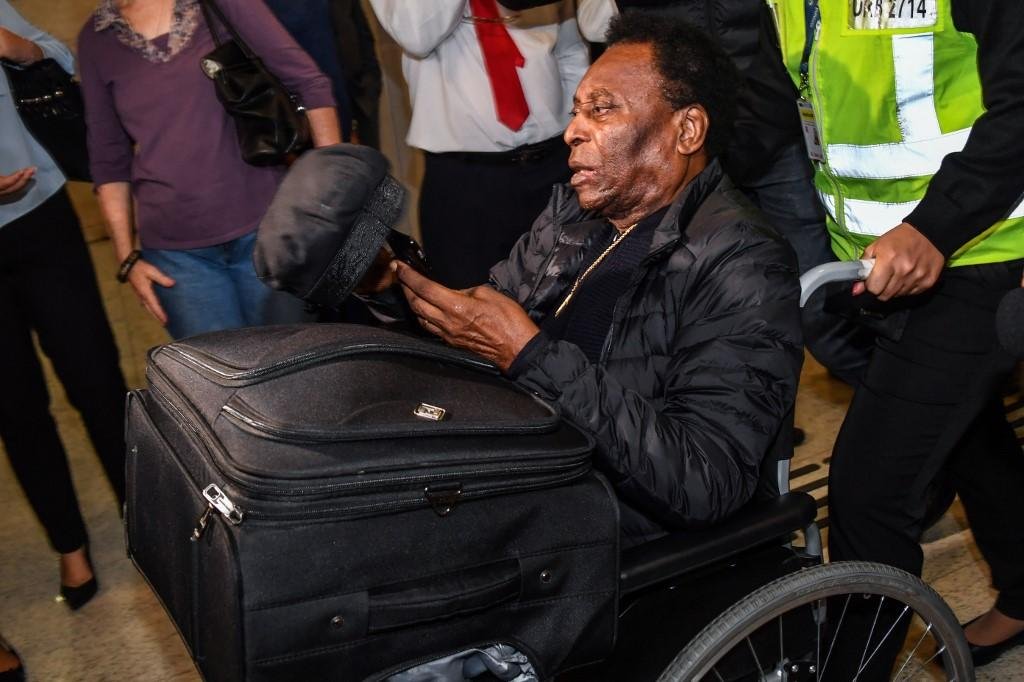 Pel&eacute; ficou internado por cinco dias v&iacute;tima de infec&ccedil;&atilde;o urin&aacute;ria