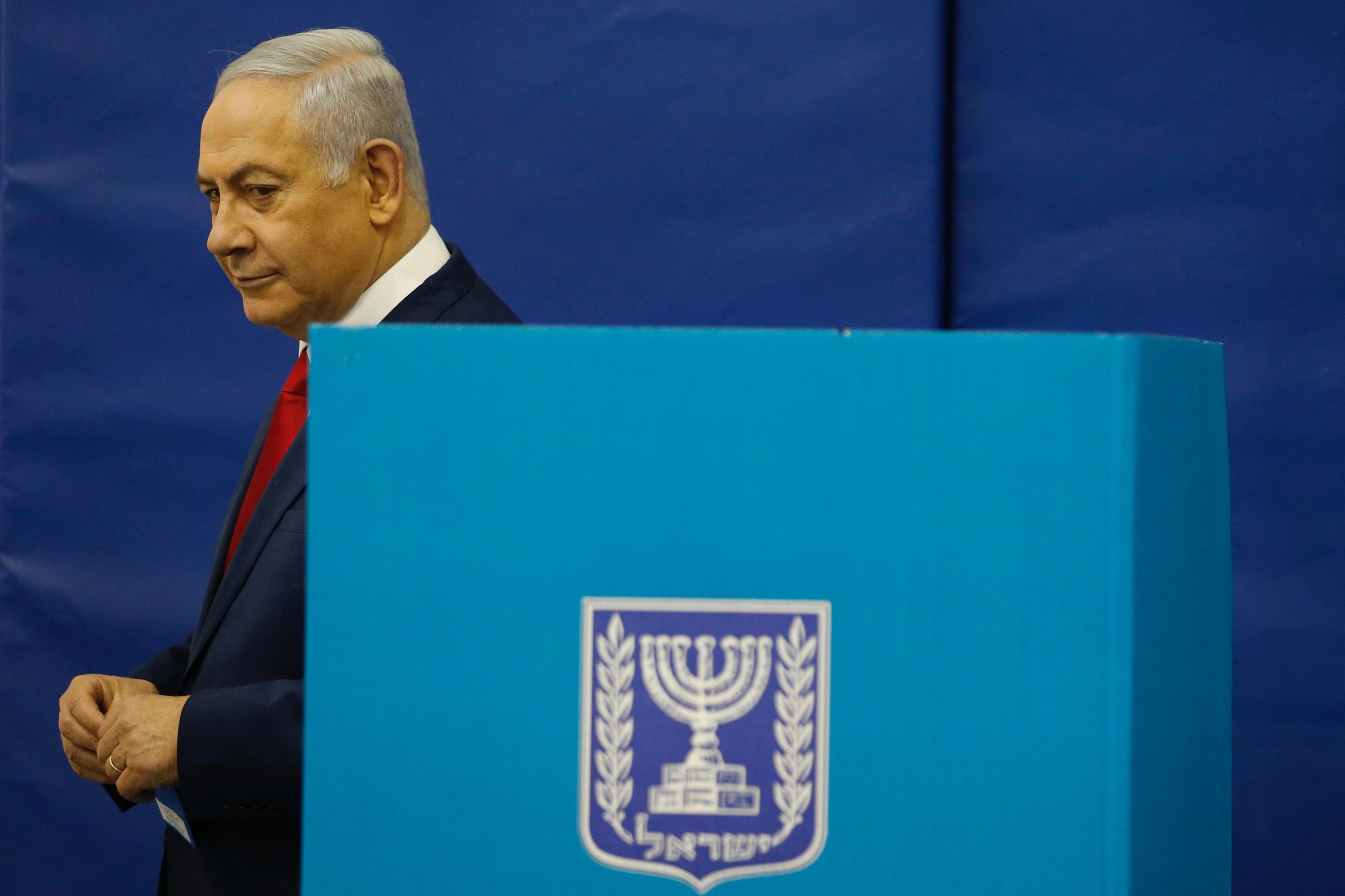 Iniciativa foi criticada por pol&iacute;ticos opositores, que acusam Bibi e seu partido de tentar intimidar os &aacute;rabe-israelenses e dissuadi-los de votar