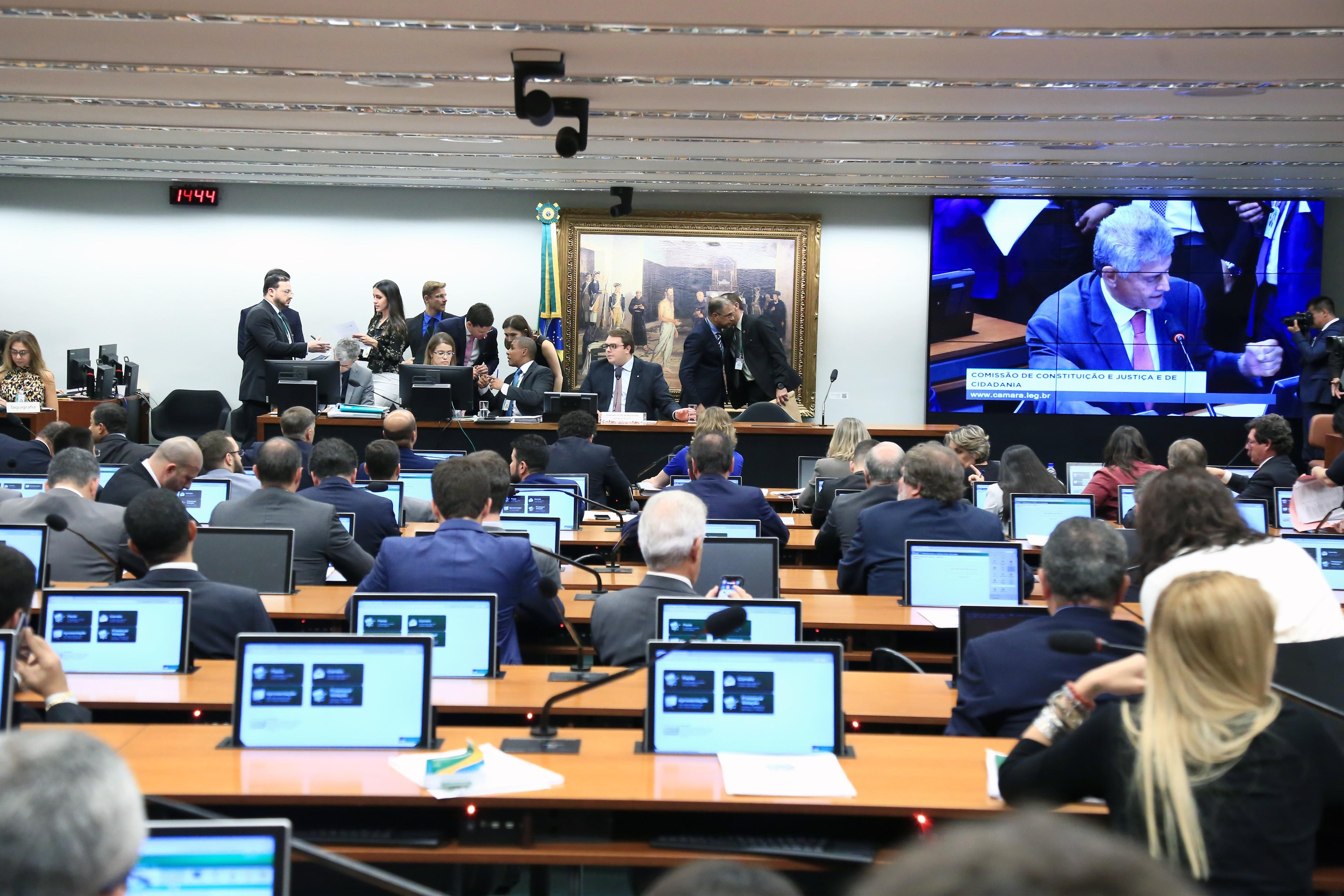 Relator da Previd&ecirc;ncia apresenta parecer na CCJ da C&acirc;mara