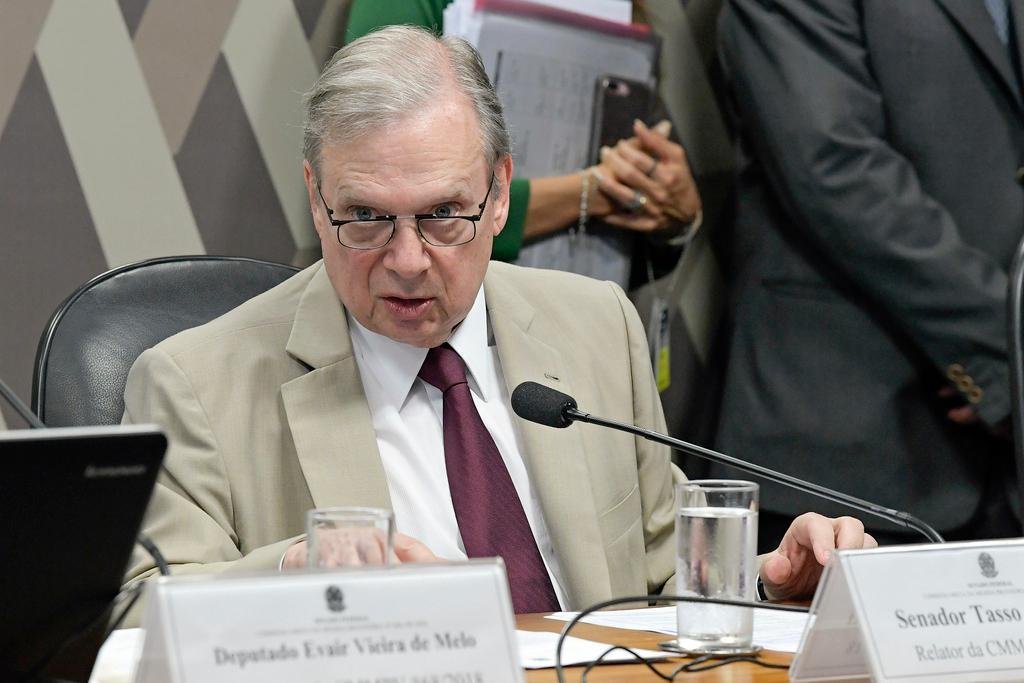 Senador Tasso Jereissati (PSDB-CE) figura como o relator da comiss&atilde;o