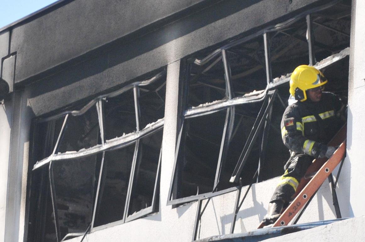 Fogo atingiu pr&eacute;dio da Fadergs