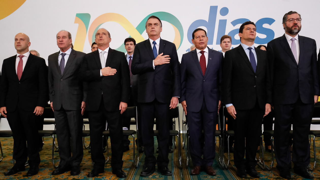 Ministro evitou comentar os problemas enfrentados e classificou o per&iacute;odo como extremamente positivo