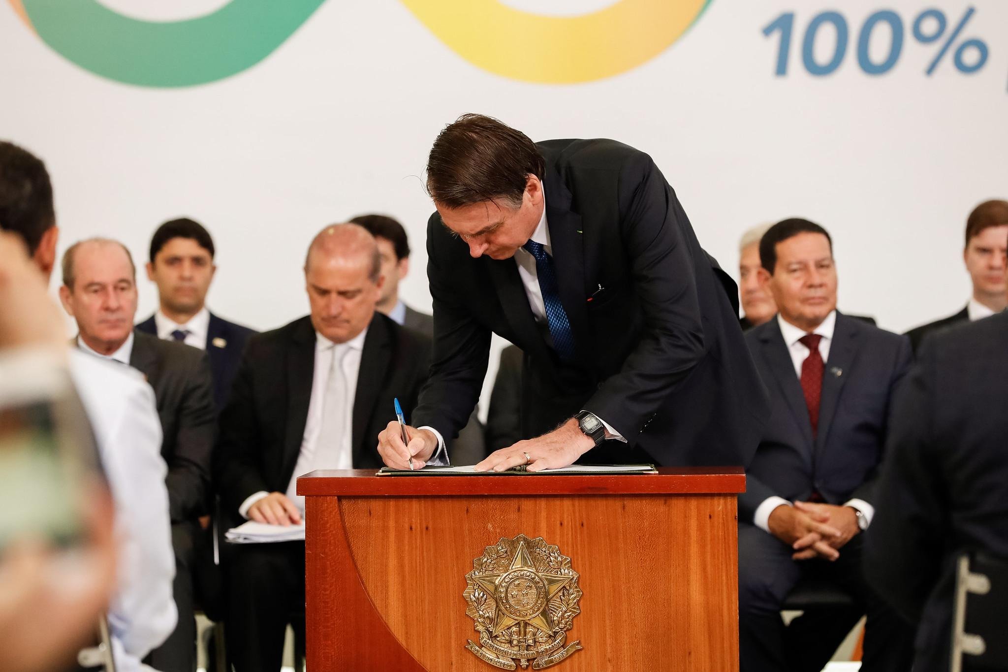 A proposta fez parte dos instrumentos assinados em uma cerim&ocirc;nia no Pal&aacute;cio do Planalto que marcou a passagem dos 100 dias de governo