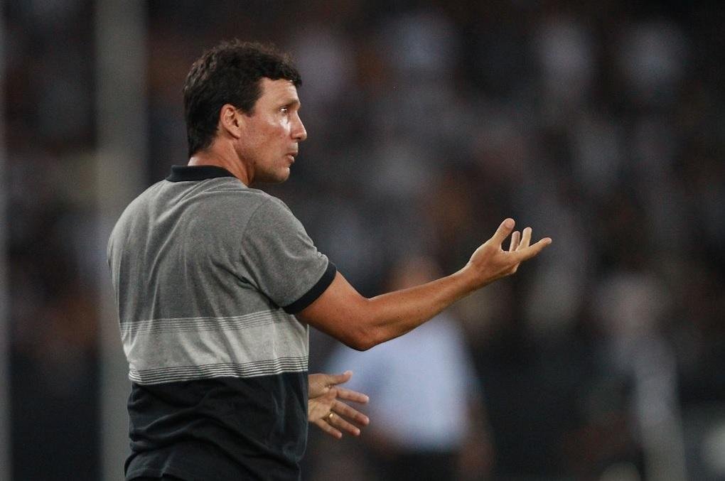 Z&eacute; Ricardo n&atilde;o suportou a press&atilde;o ap&oacute;s elimina&ccedil;&atilde;o na Copa do Brasil