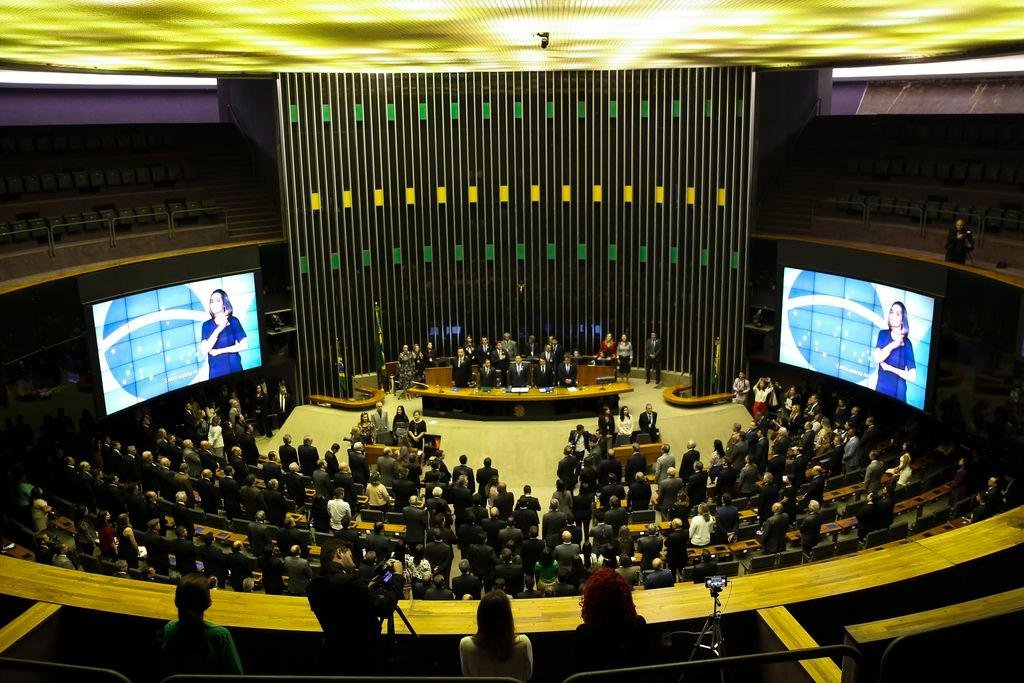 Parlamentares contra e a favor da MP questionam pontos sobre o texto