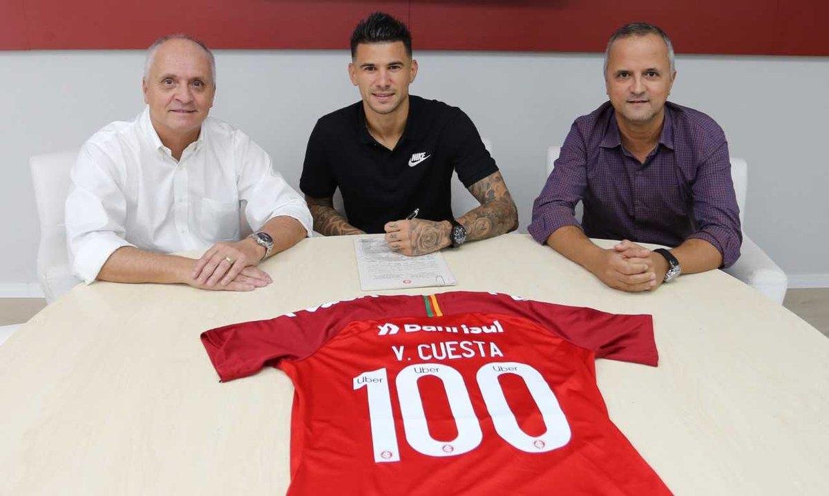 Victor Cuesta renovou contrato com o Inter at&eacute; junho de 2022