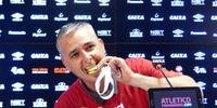 Tiago Nunes agradeceu o interesse do Atlético-MG, mas segue no Athletico-PR