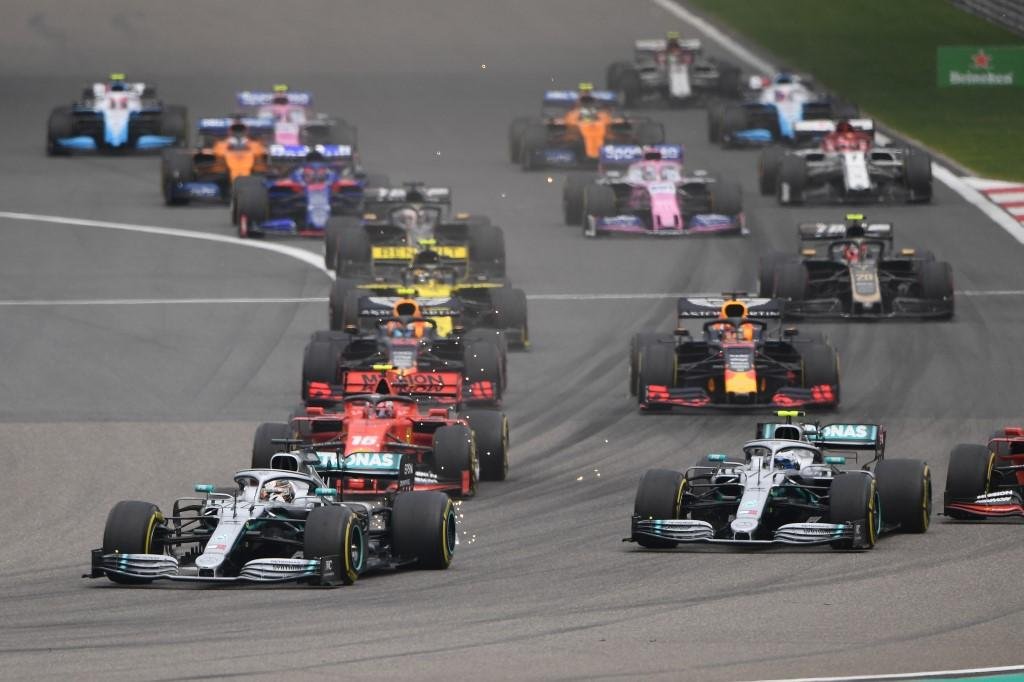 Mercedes fez terceira dobradinha e mandou um abra&ccedil;o para a Ferrari