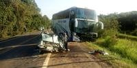 Acidente entre ônibus e automóvel causou a morte de quatro pessoas