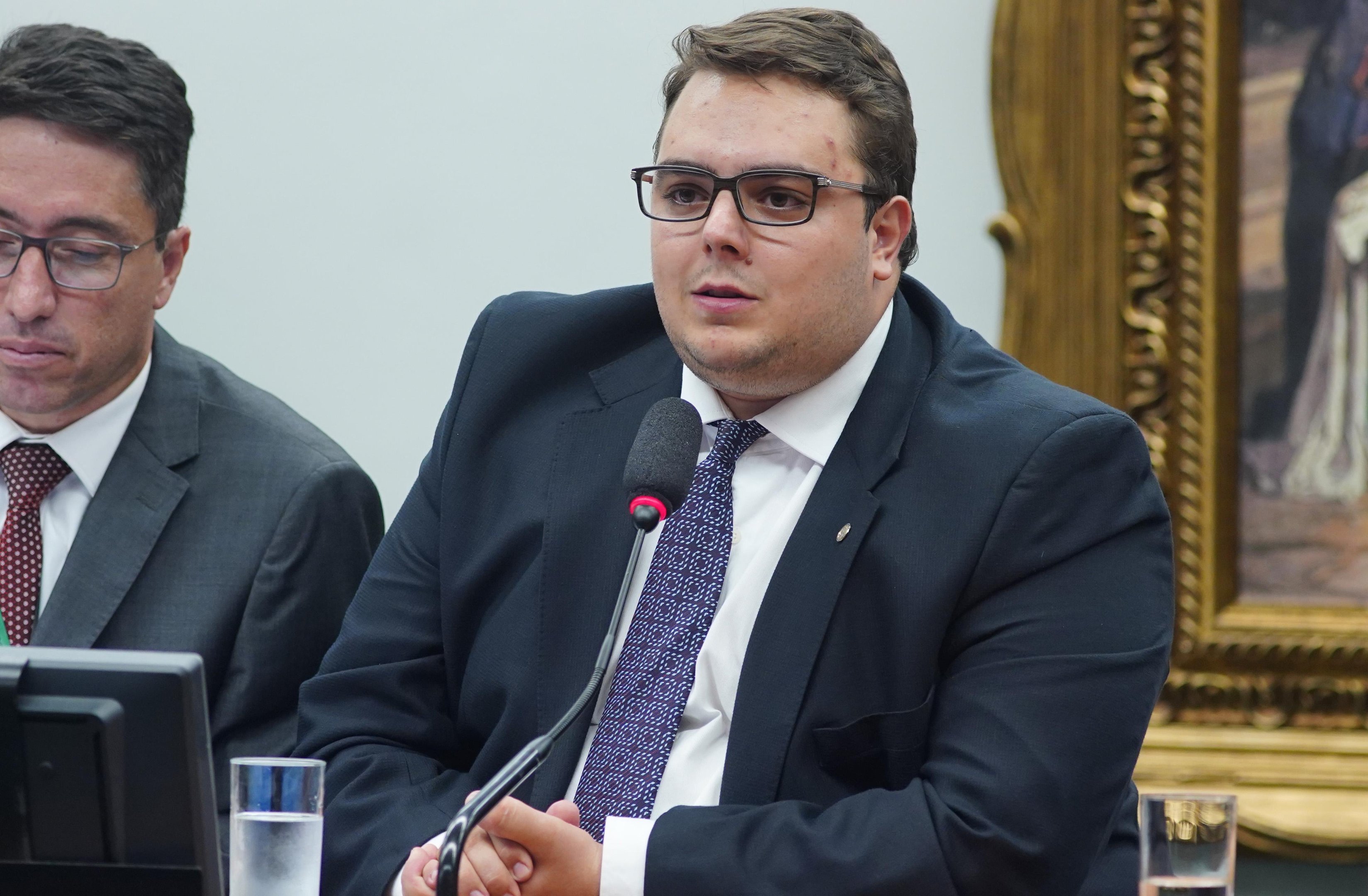 Discuss&atilde;o sobre proposta promete ser longa, com 85 deputados inscritos para debate
