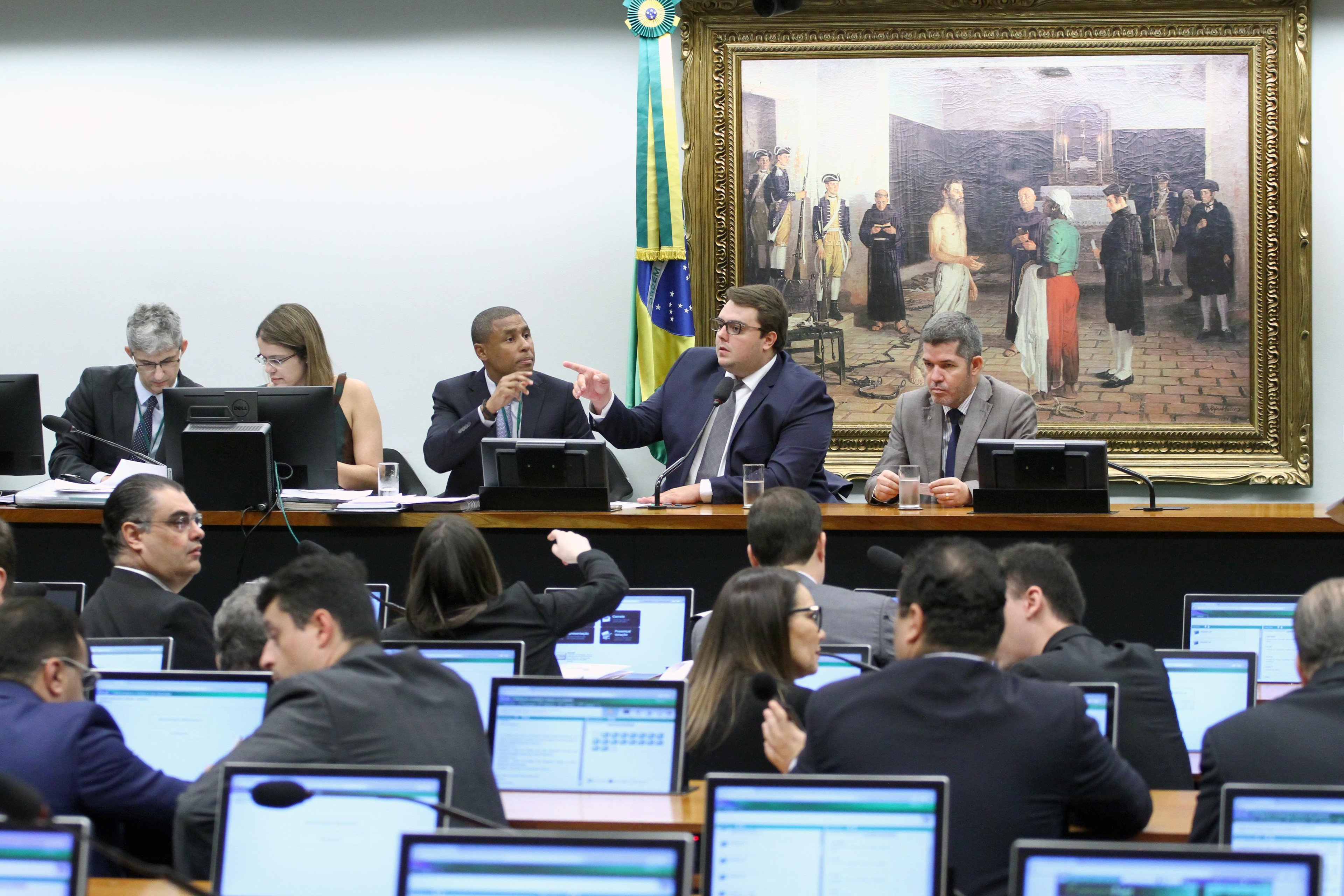 Debate sobre PEC da Previd&ecirc;ncia dever&aacute; ser extenso, prev&ecirc; presidente da comiss&atilde;o
