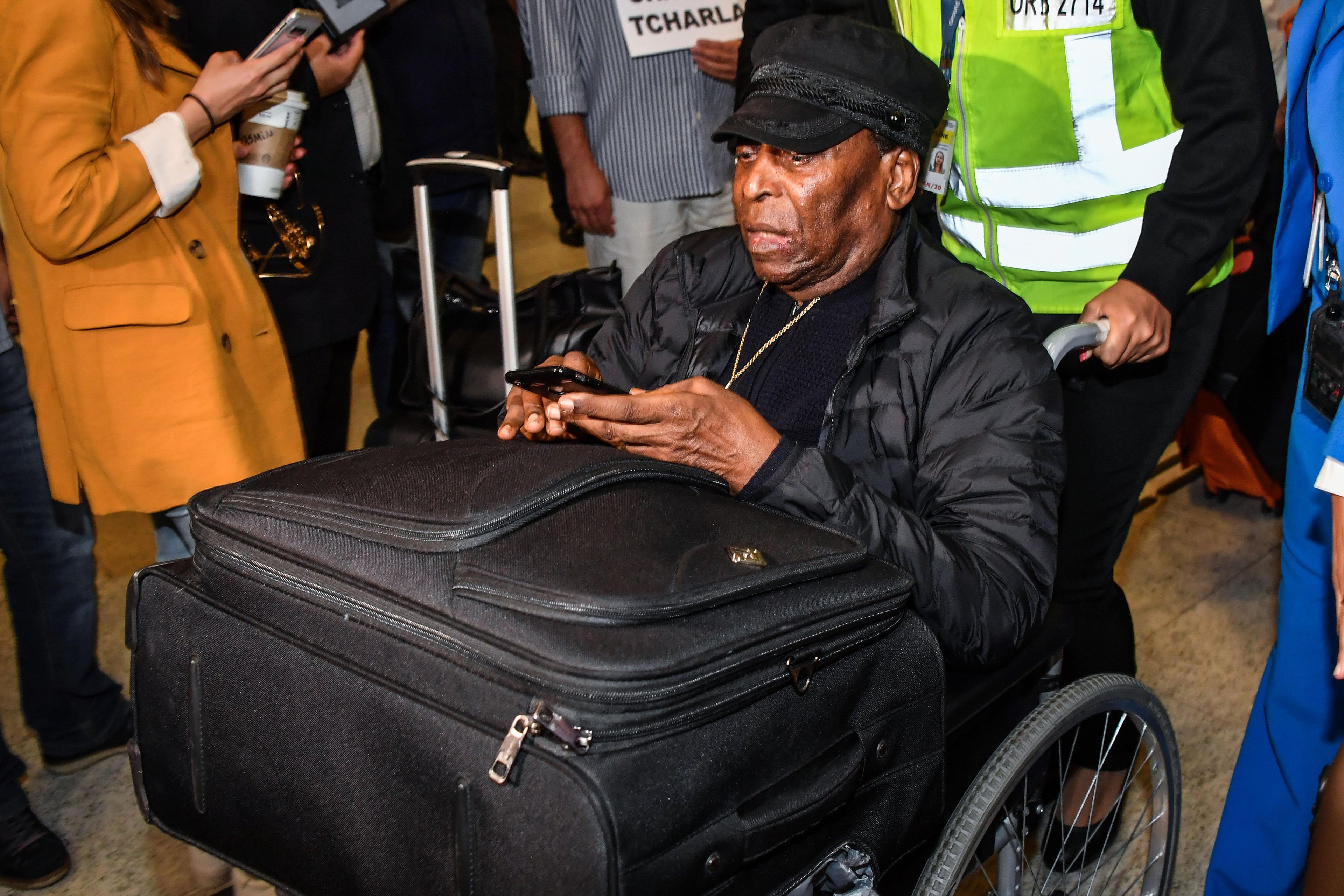 Pel&eacute;, 78 anos, realizou uma cirurgia para retirada de c&aacute;lculo renal