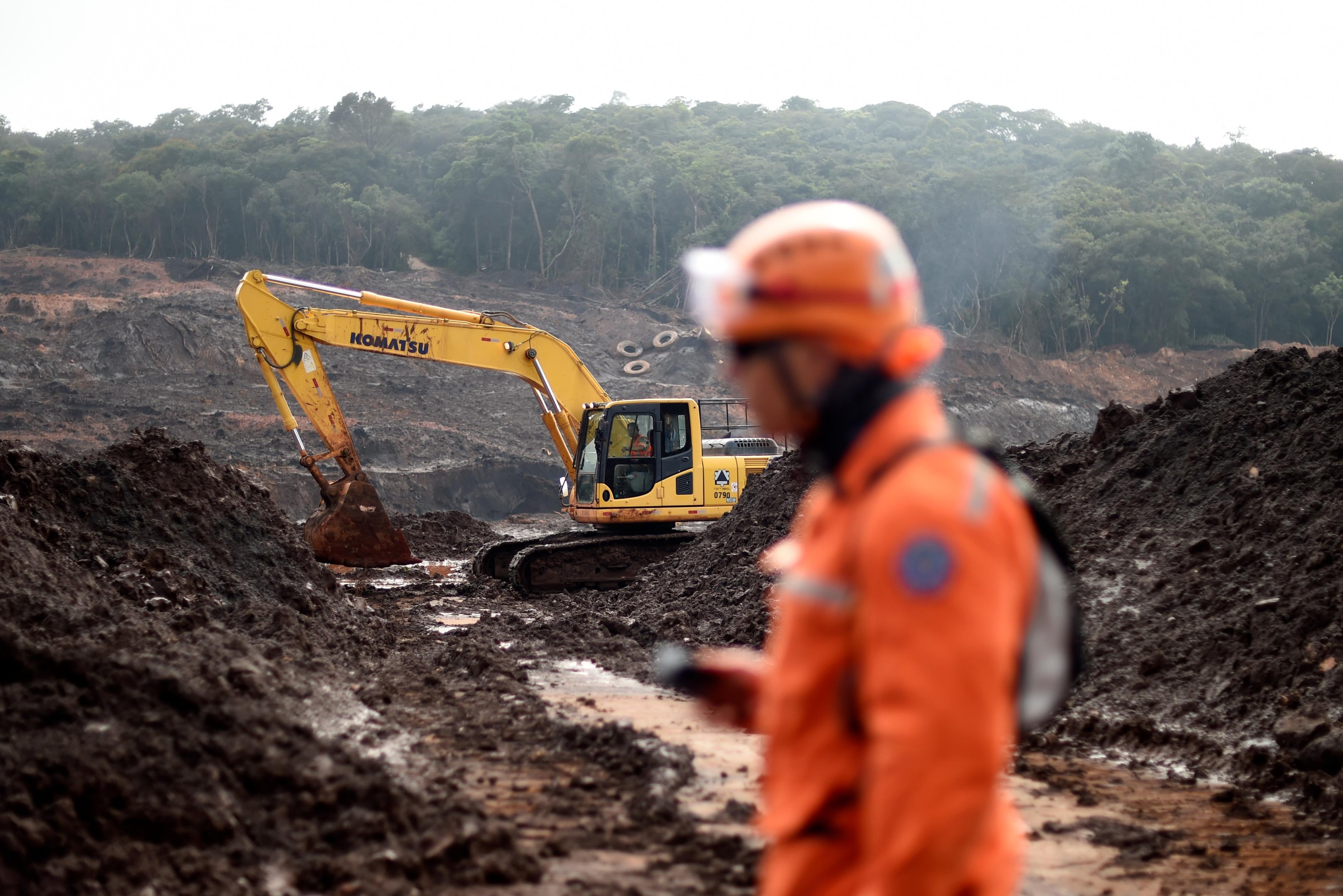 Rompimento de barragem provocou a morte de mais de 220 pessoas