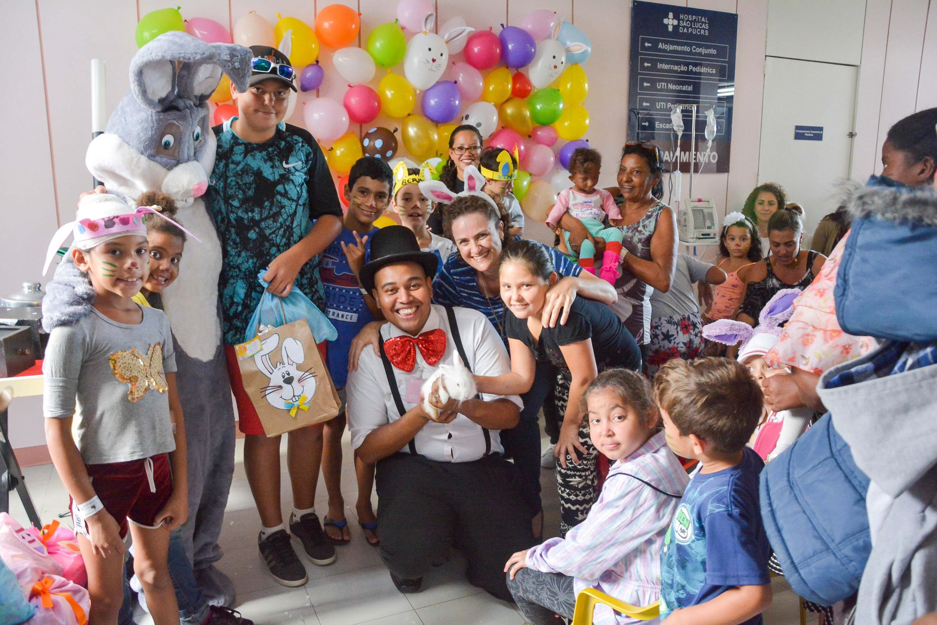 Atividades l&uacute;dicas em datas especiais s&atilde;o recorrentes na Pediatria do HSL