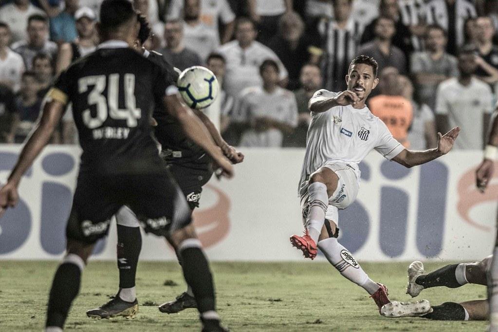Santos saiu em vantagem sobre o Vasco pela Copa do Brasil