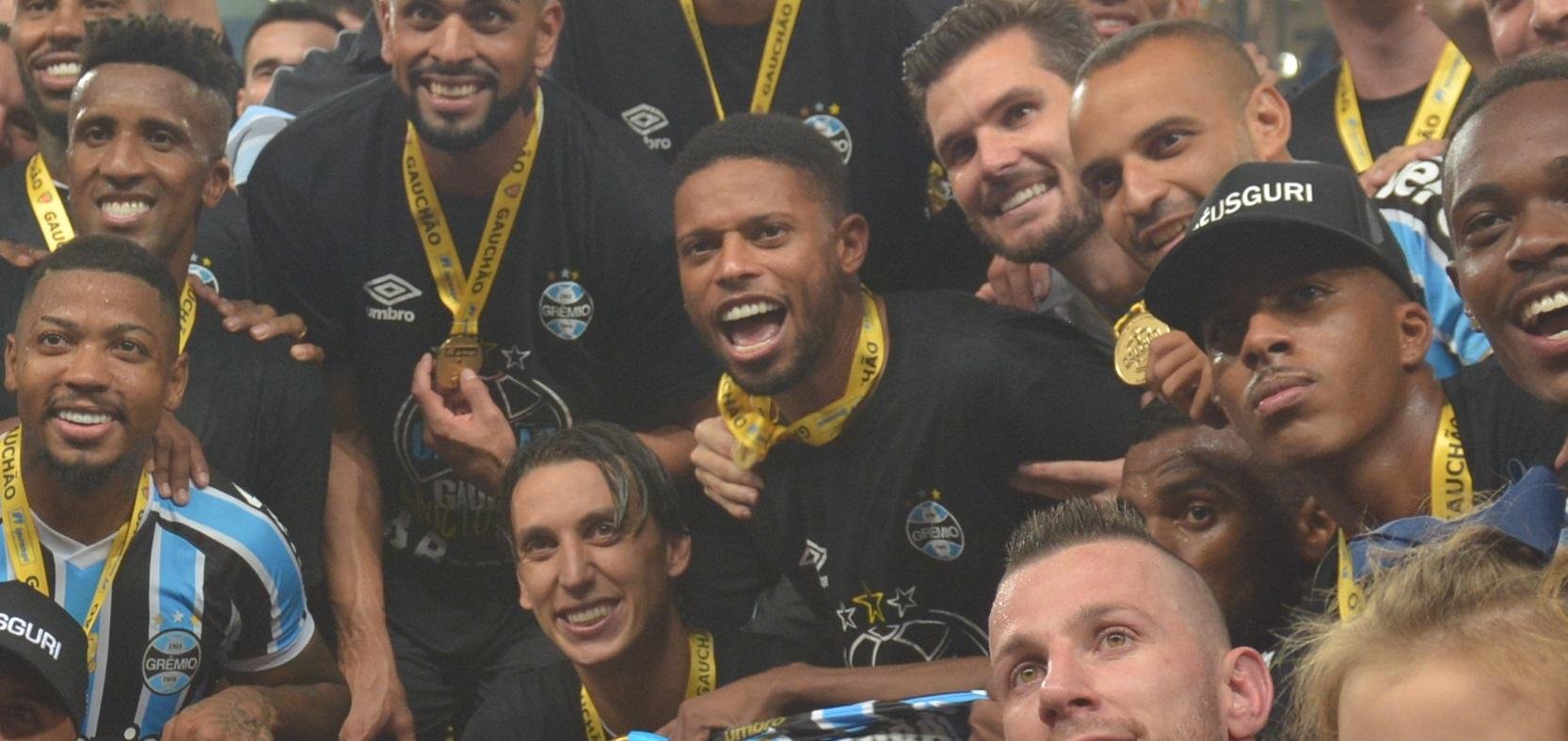 Centroavante aproveitou segunda chance rara e encerrou noite nos bra&ccedil;os da torcida