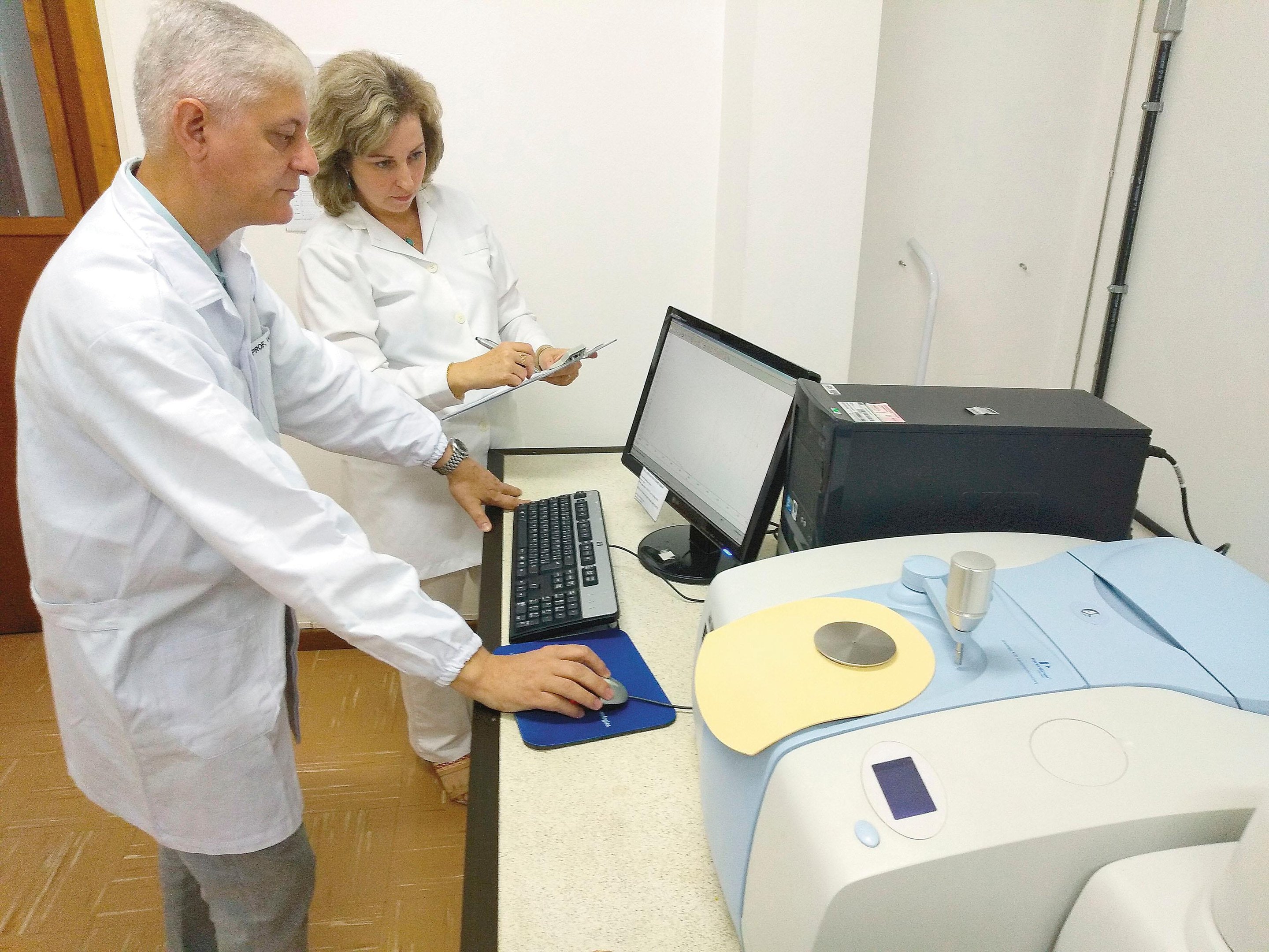 Rosileidi Umpierres, autora do trabalho, com o supervisor Valeriano Corbellini