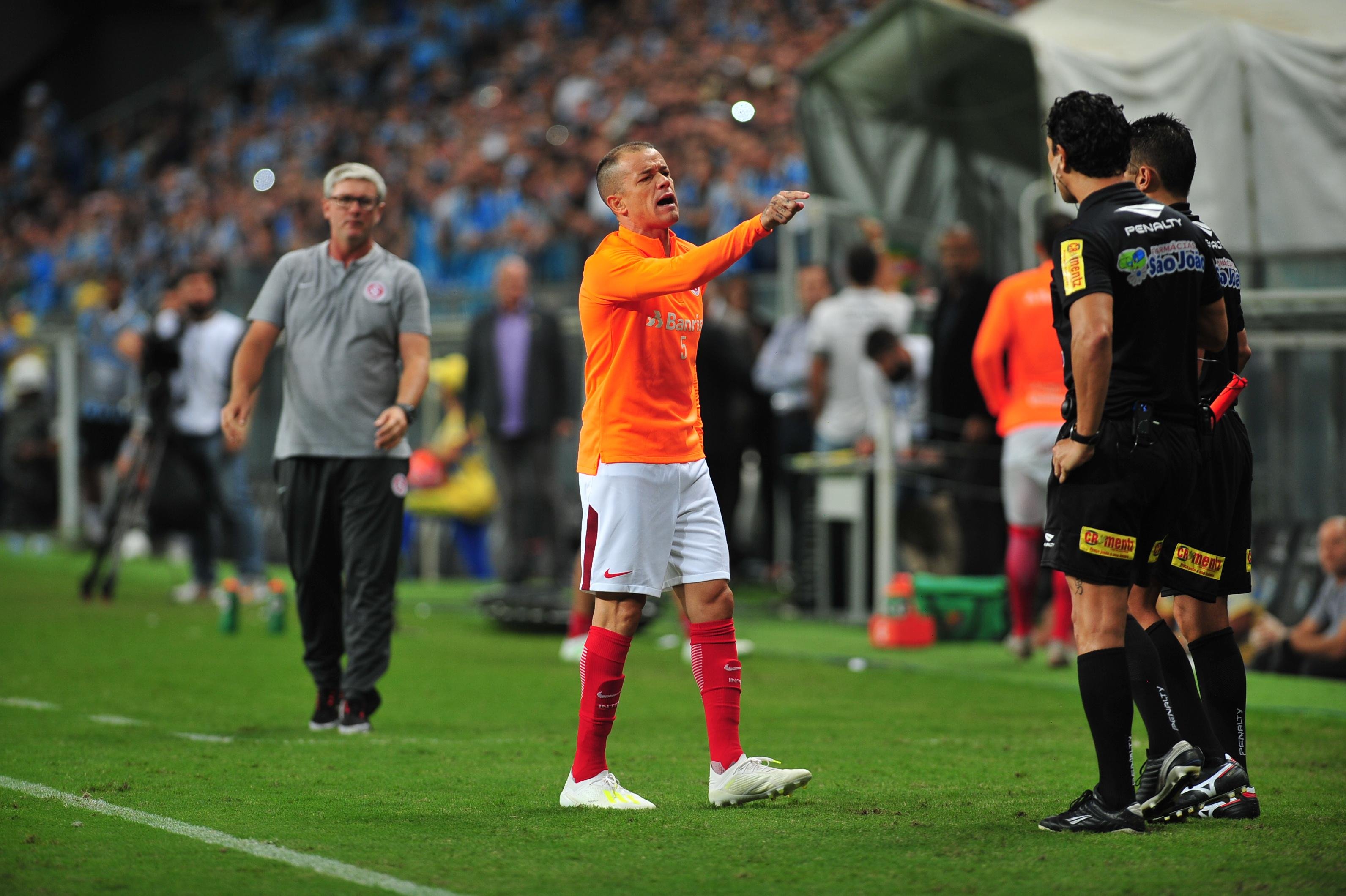D'Alessandro foi expulso durante o Gre-Nal 420