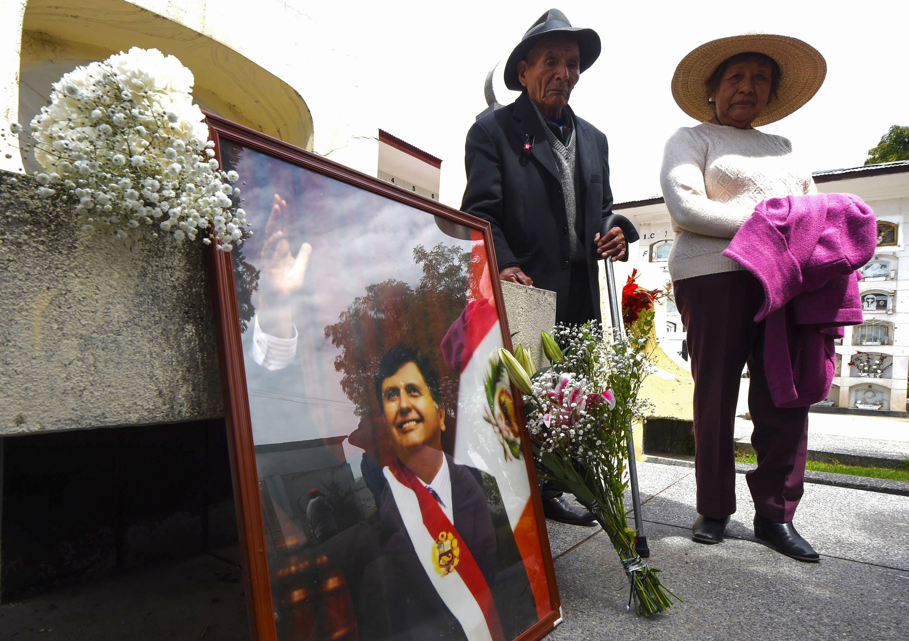 Ex-presidente do Peru se matou ap&oacute;s receber ordem de pris&atilde;o