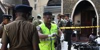 Autoridades do Sri Lanka realizam perícia em um dos locais que foi atingido pelas explosões