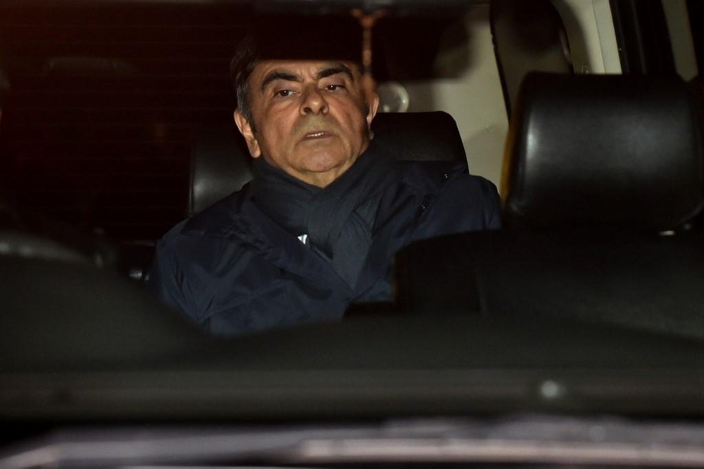 Ghosn foi interrogado sobre transfer&ecirc;ncias de dinheiro entre empresa e distribuidora de ve&iacute;culos