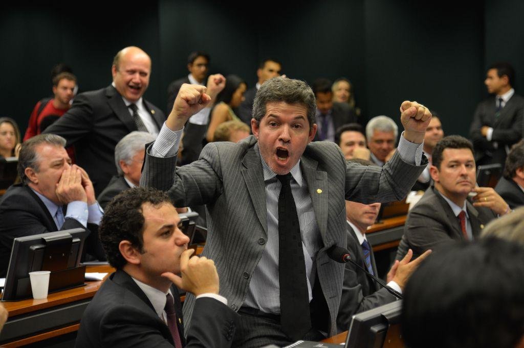 Deputado aponta aposentadoria militar como um dos principais entraves para aprova&ccedil;&atilde;o da reforma