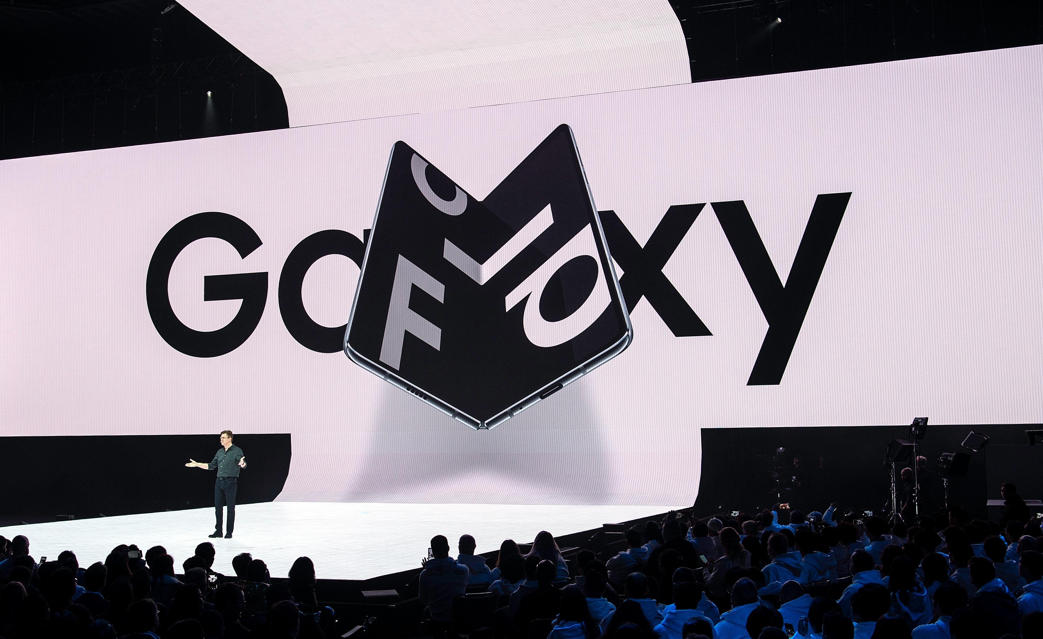 Samsung anunciou a inten&ccedil;&atilde;o de adiar a venda do Galaxy Fold, custando 1.980 d&oacute;lares, depois que os cr&iacute;ticos mostraram que o dispositivo "precisa de mais melhorias"
