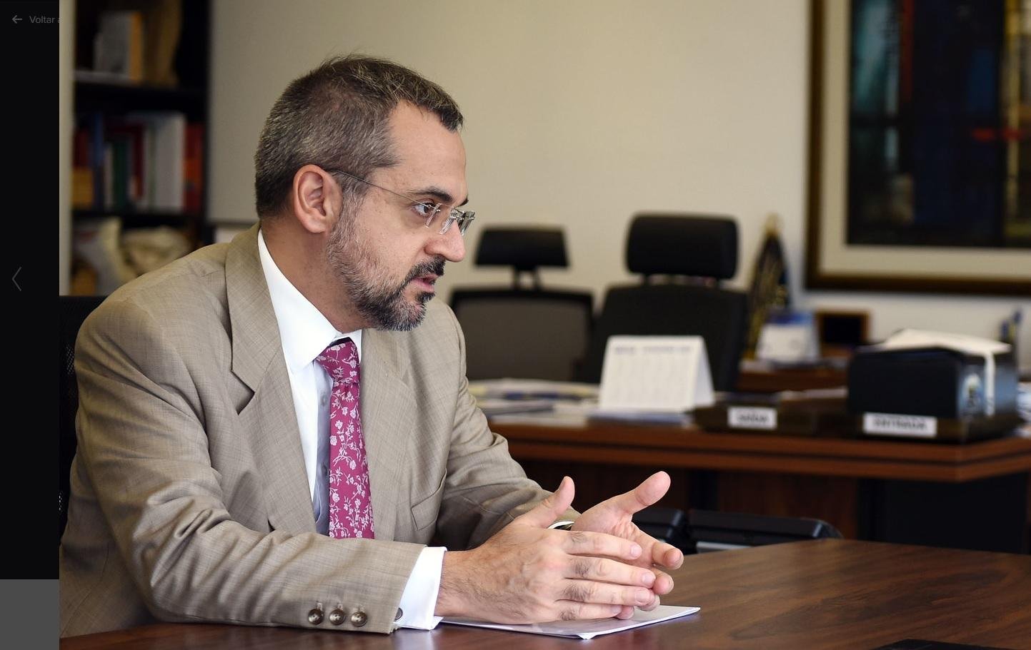 Mudan&ccedil;as de ministro possibilitou reaproxima&ccedil;&atilde;o