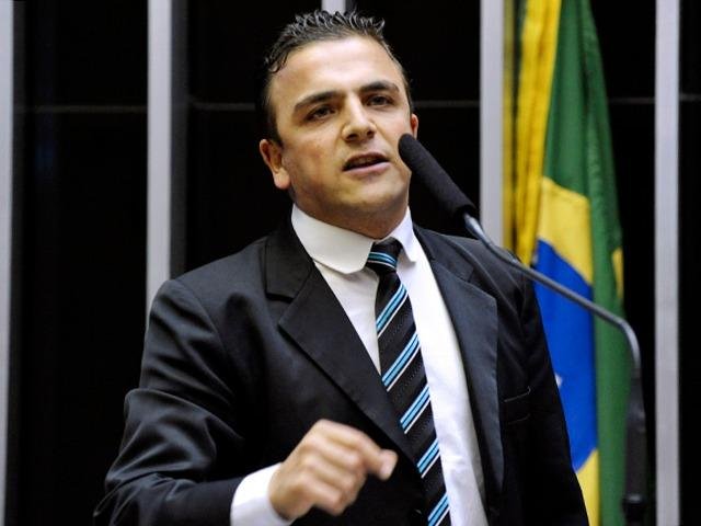 Bark pede a paralisa&ccedil;&atilde;o at&eacute; que o governo indique o impacto or&ccedil;ament&aacute;rio e a fonte de custeio