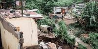 Equipes de socorro continuam trabalho em zonas afetadas por deslizamentos de terra