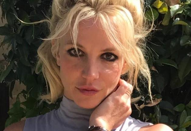 F&atilde;s acreditam que Britney foi internada contra sua vontade
