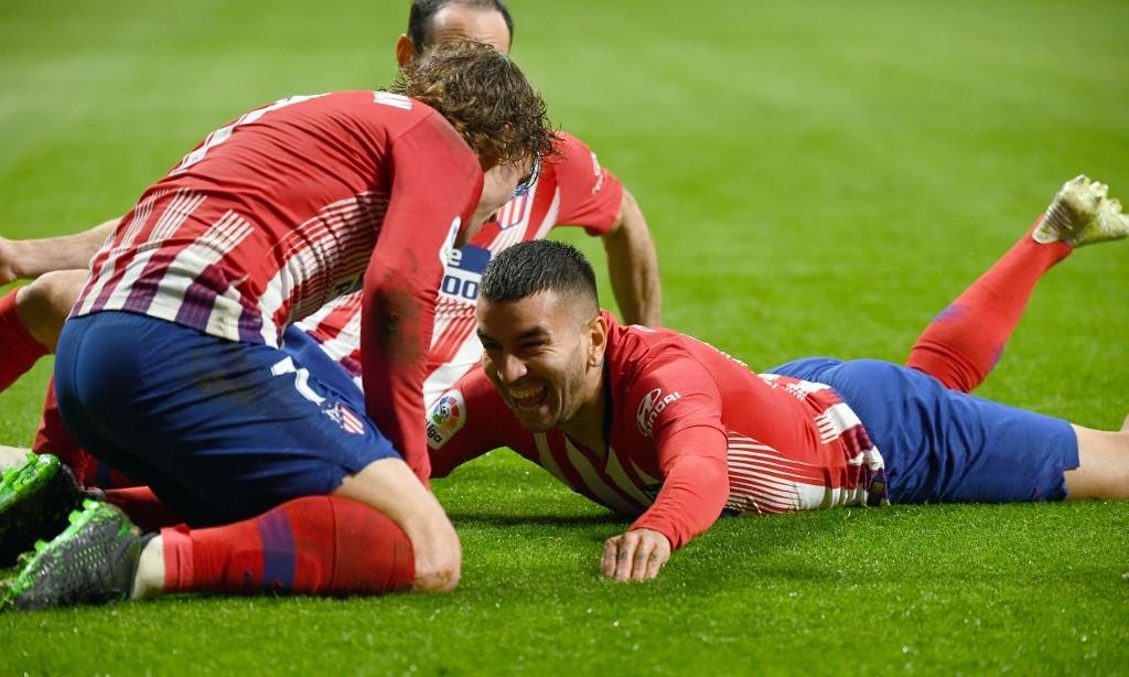 Correa fez o gol que garantiu a vit&oacute;ria do Atl&eacute;tico e adiou o t&iacute;tulo do Bar&ccedil;a