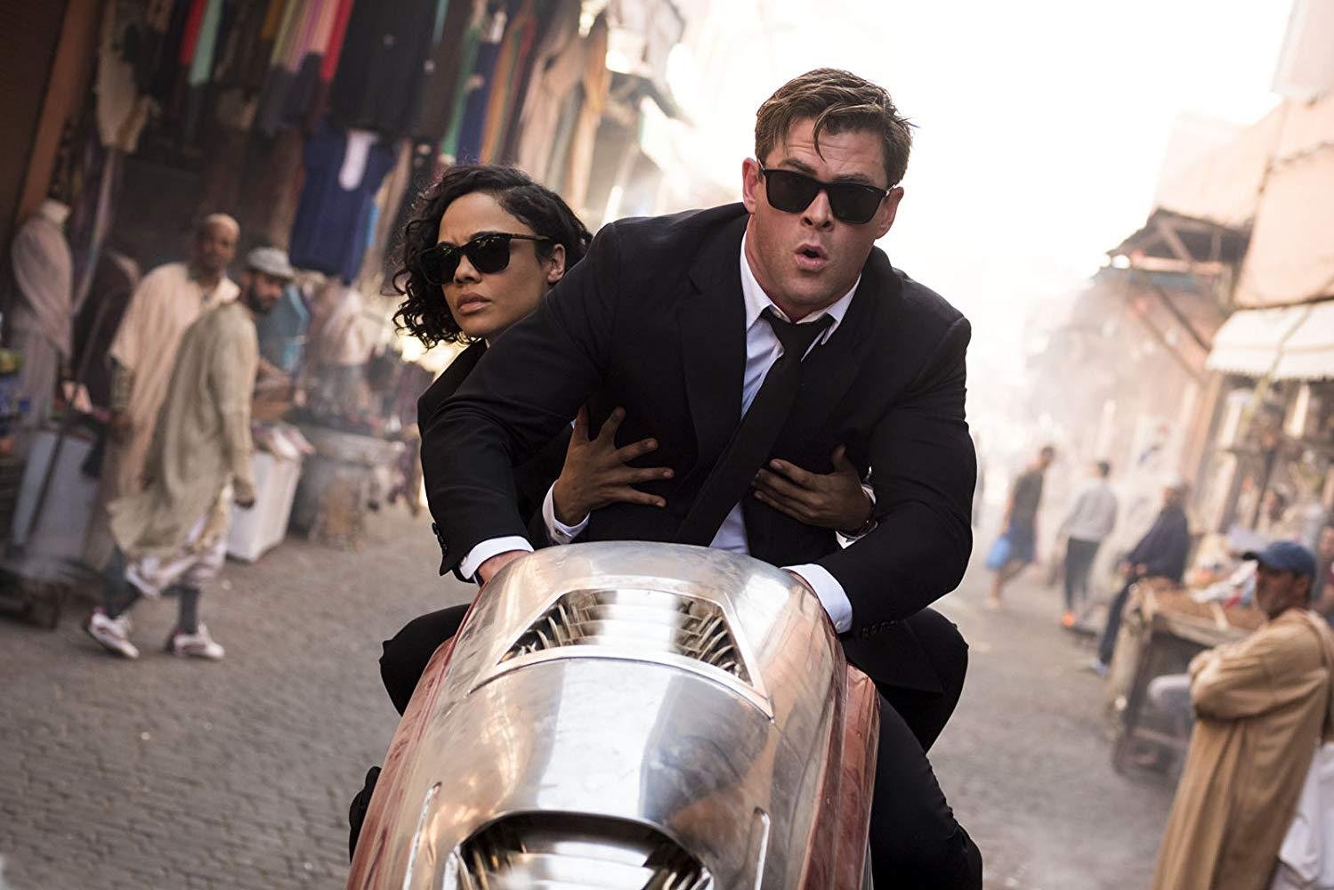 Novo t&iacute;tulo &eacute; estrelado por Tessa Thompson e Chris Hemsworth