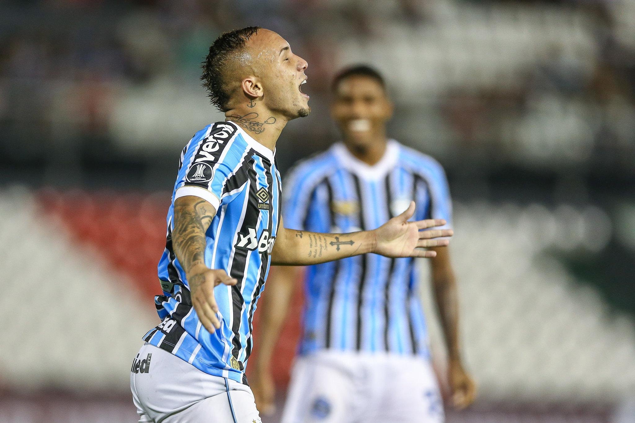 Everton admitiu que ser&aacute; dif&iacute;cil seguir at&eacute; o final do ano no Gr&ecirc;mio