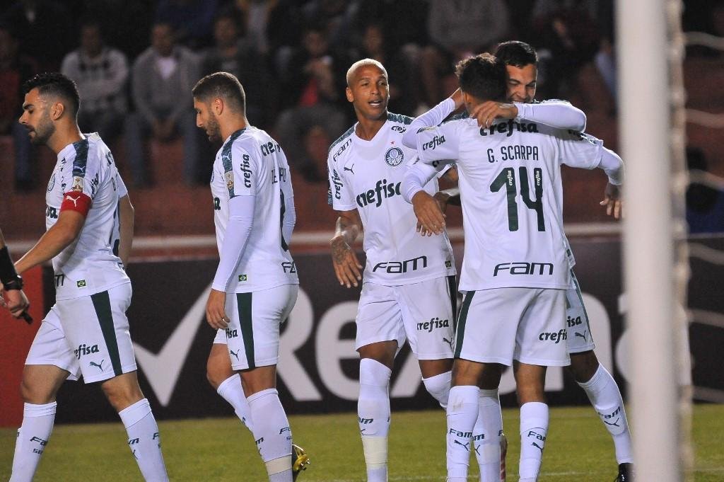 Jogadores do Palmeiras celebram um dos gols contra o Melgar