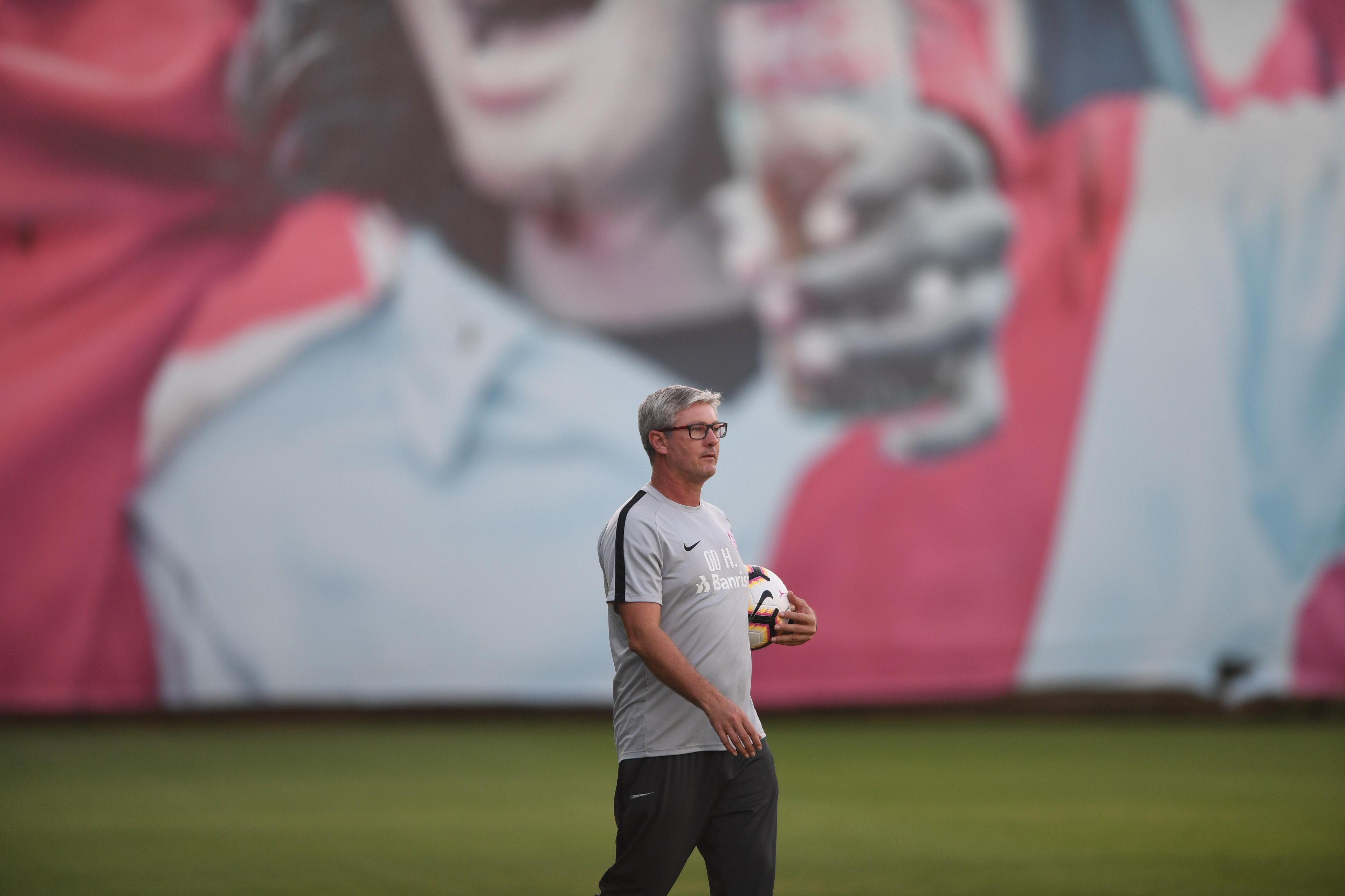 T&eacute;cnico deve mandar a campo um time misto na estreia no Brasileir&atilde;o