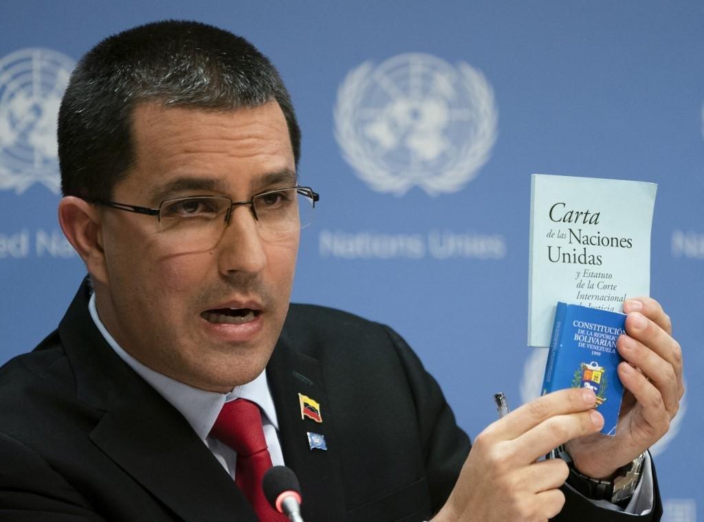 Estados Unidos aumentaram nesta sexta-feira a press&atilde;o contra o governo de Nicol&aacute;s Maduro ao impor san&ccedil;&otilde;es contra o chanceler venezuelano Jorge Arreaza e prometer novas medidas contra Caracas