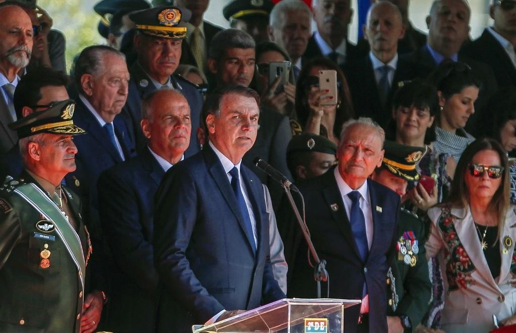 Bolsonaro afirmou ainda desconhecer cr&iacute;ticas sobre o reajuste de sal&aacute;rios para a categoria