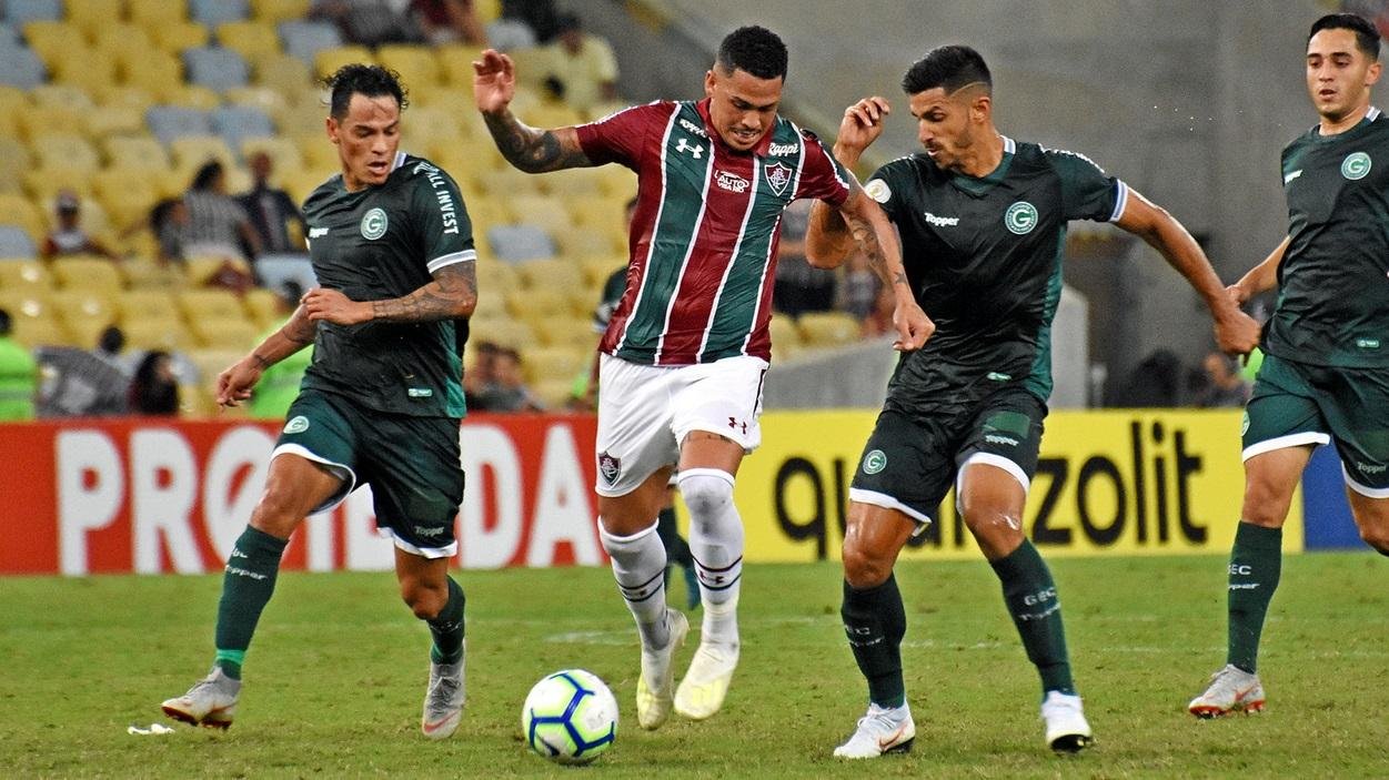 Partida foi cheia de alternativas e ficou parada 20 minutos