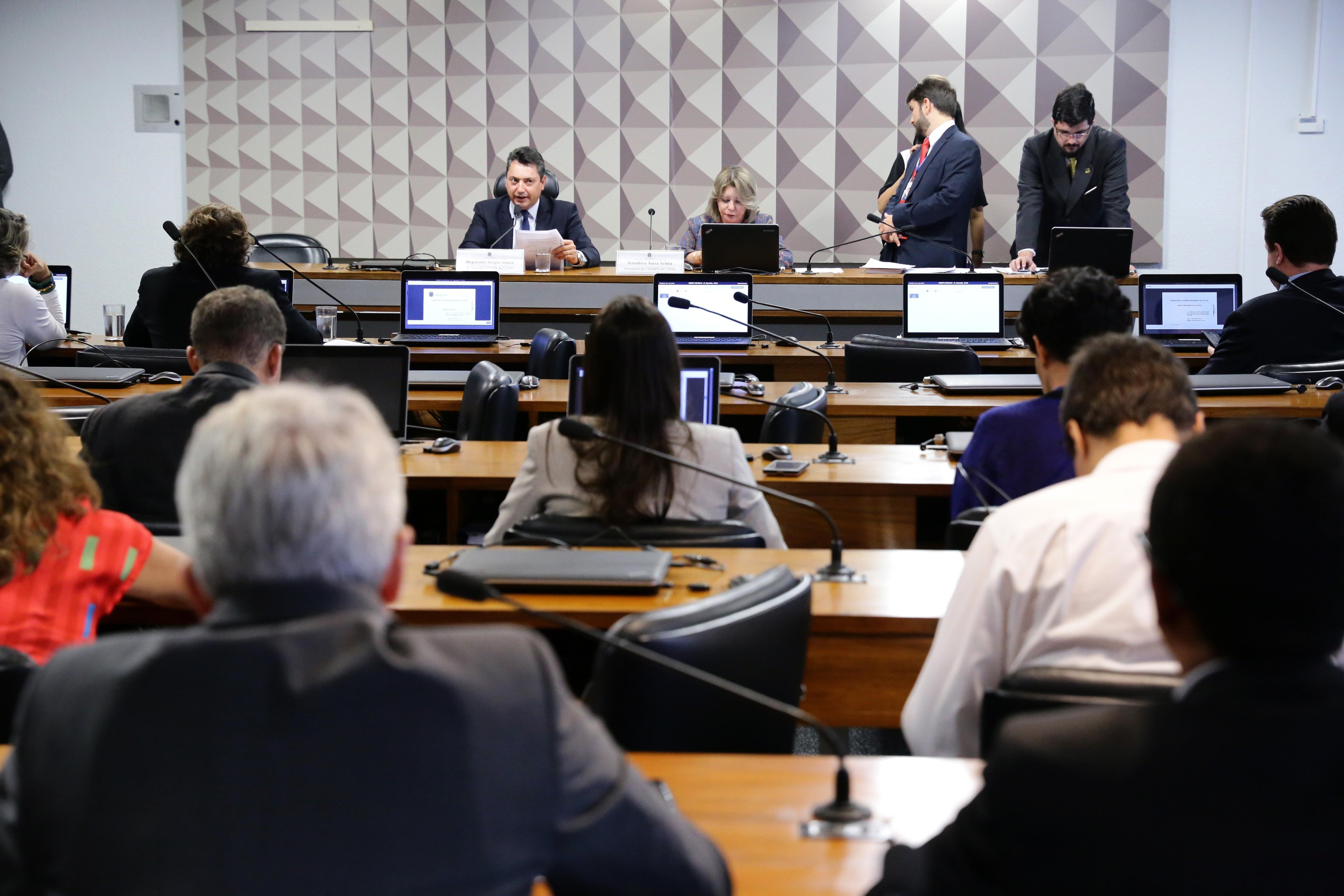 Deputados t&ecirc;m prazo de 10 sess&otilde;es deliberativas no plen&aacute;rio para apresentar emendas &agrave; PEC da reforma da Previd&ecirc;ncia