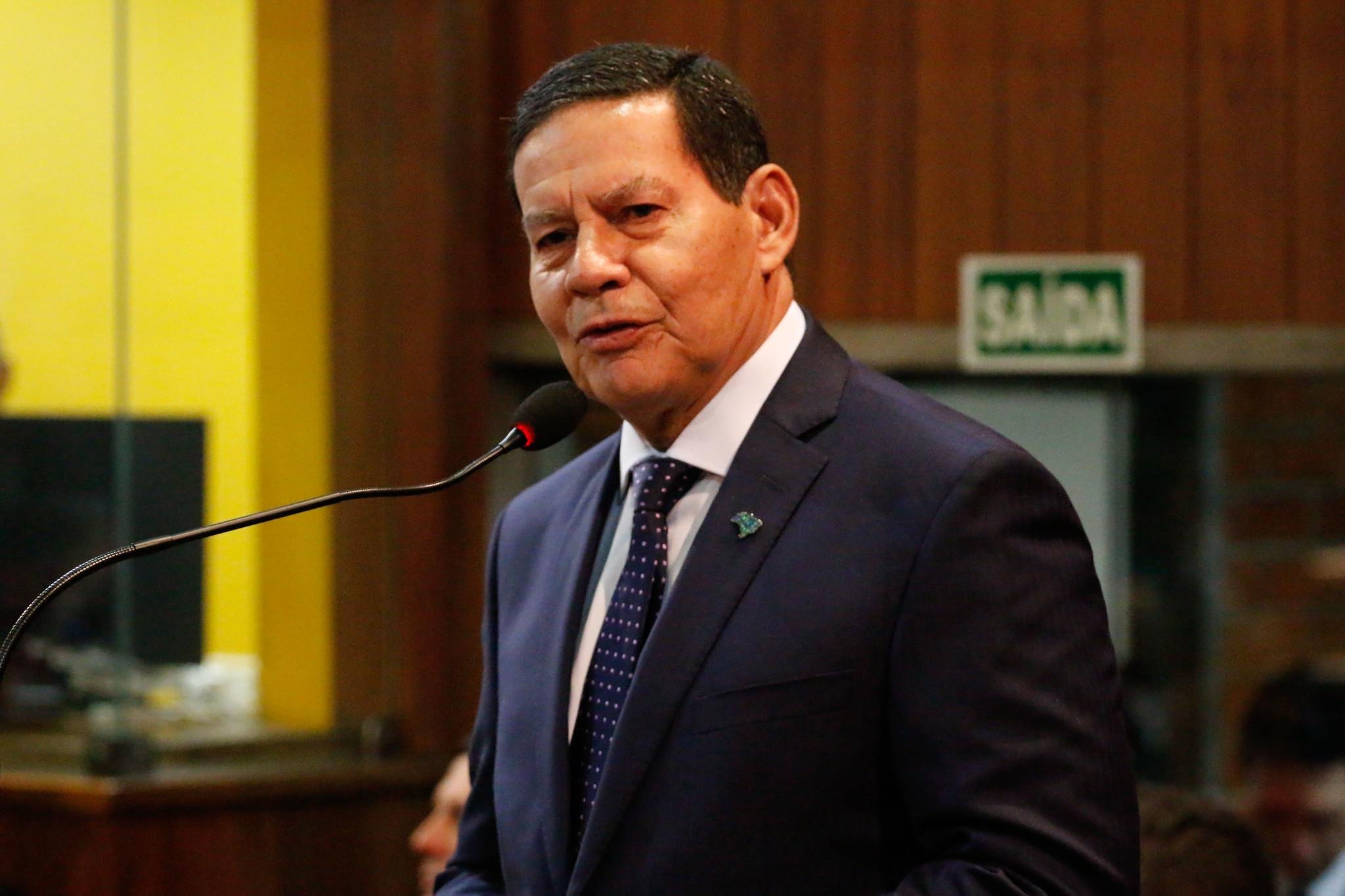 Vice-presidente n&atilde;o descarta a possibilidade de Maduro j&aacute; ter sa&iacute;do do pa&iacute;s ou estar procurando uma forma de sair