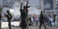 Militares e manifestantes entraram em confronto nas ruas de Caracas