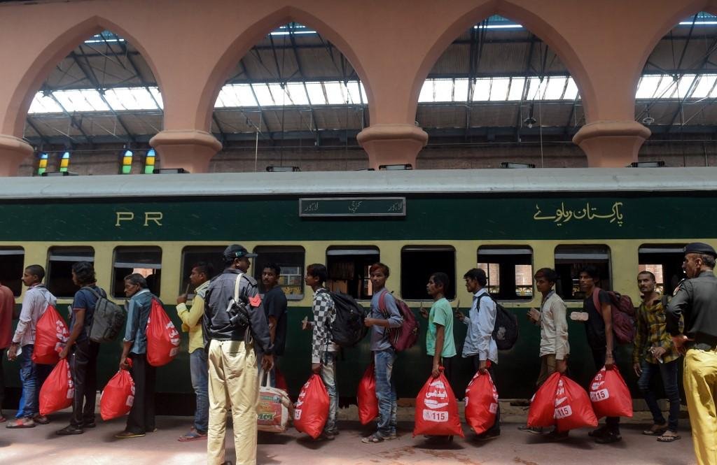 Ministro das Ferrovias, Piyush Goyal, publicou uma mensagem no Twitter pedindo &agrave;s pessoas que n&atilde;o colocassem suas vidas em risco fazendo selfies nos trilhos