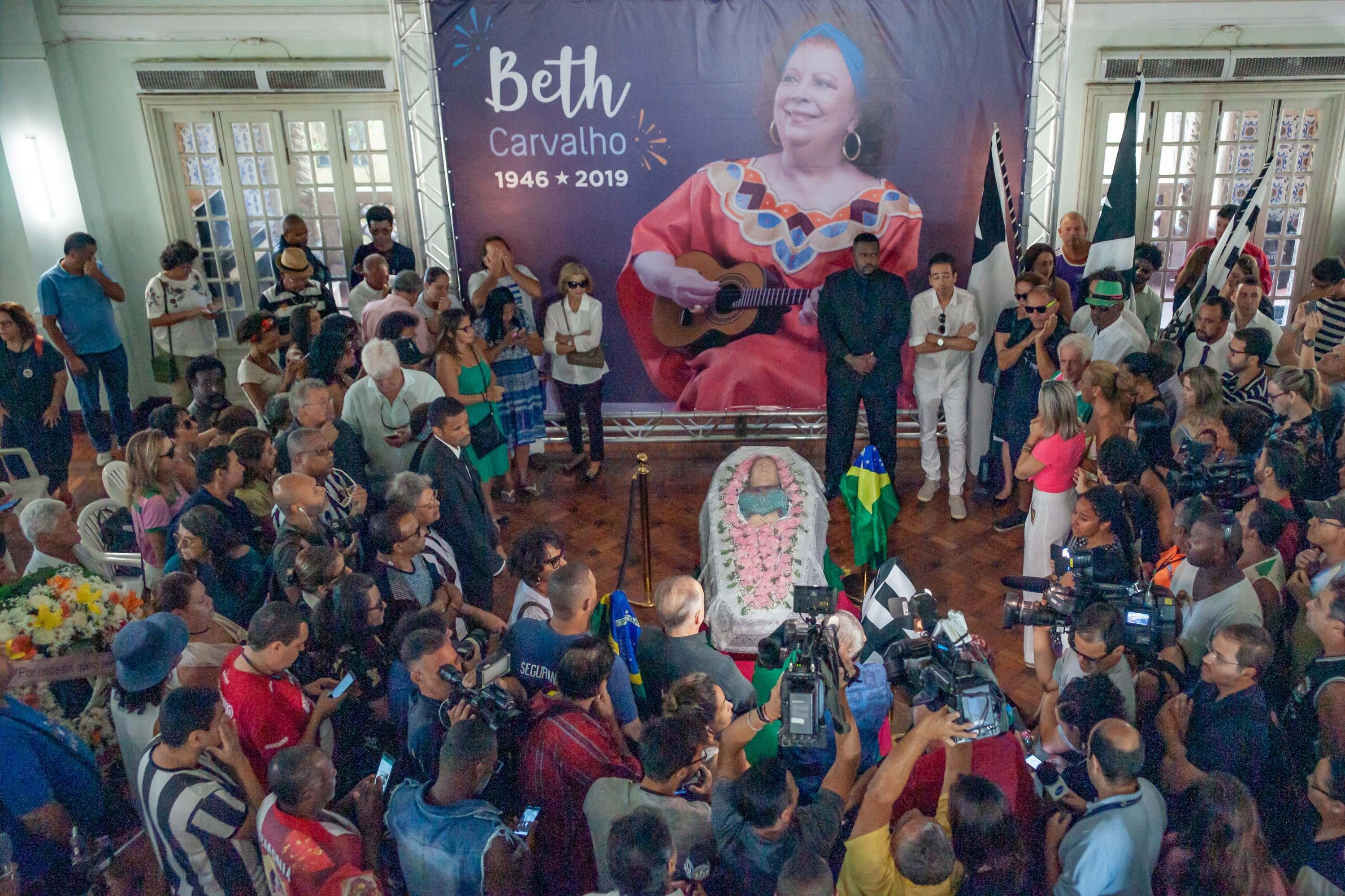 Vel&oacute;rio da cantora ocorreu na sede do Botafogo