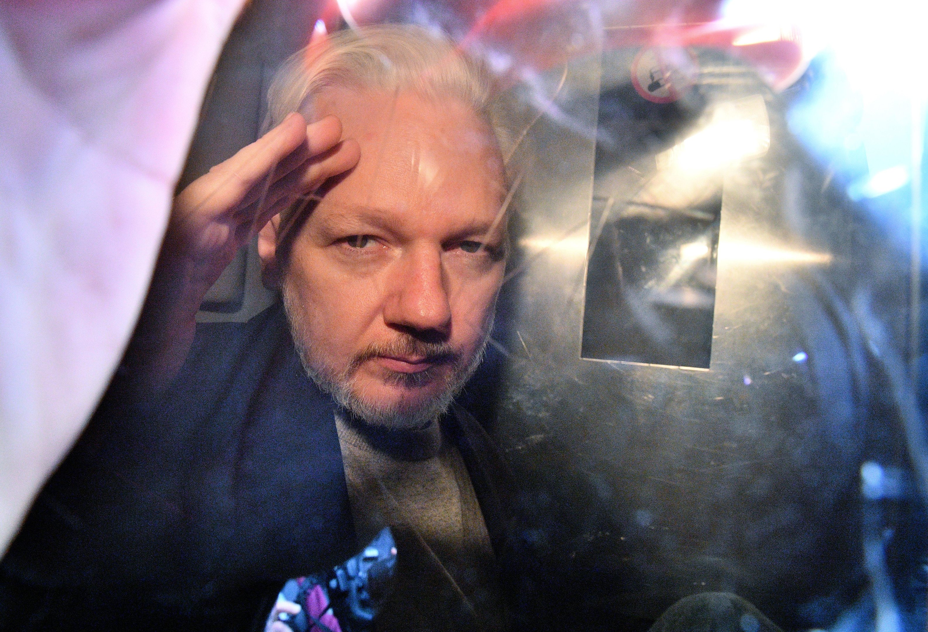 Assange enfrenta uma audi&ecirc;ncia sobre eventual extradi&ccedil;&atilde;o para EUA nesta quinta