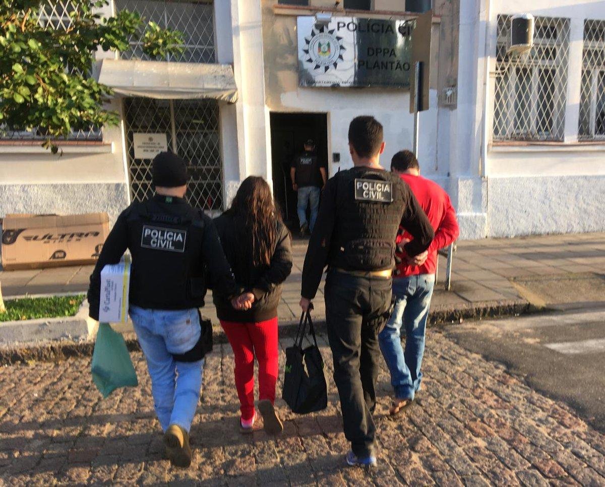 Tr&ecirc;s pessoas foram presas no in&iacute;cio da manh&atilde;