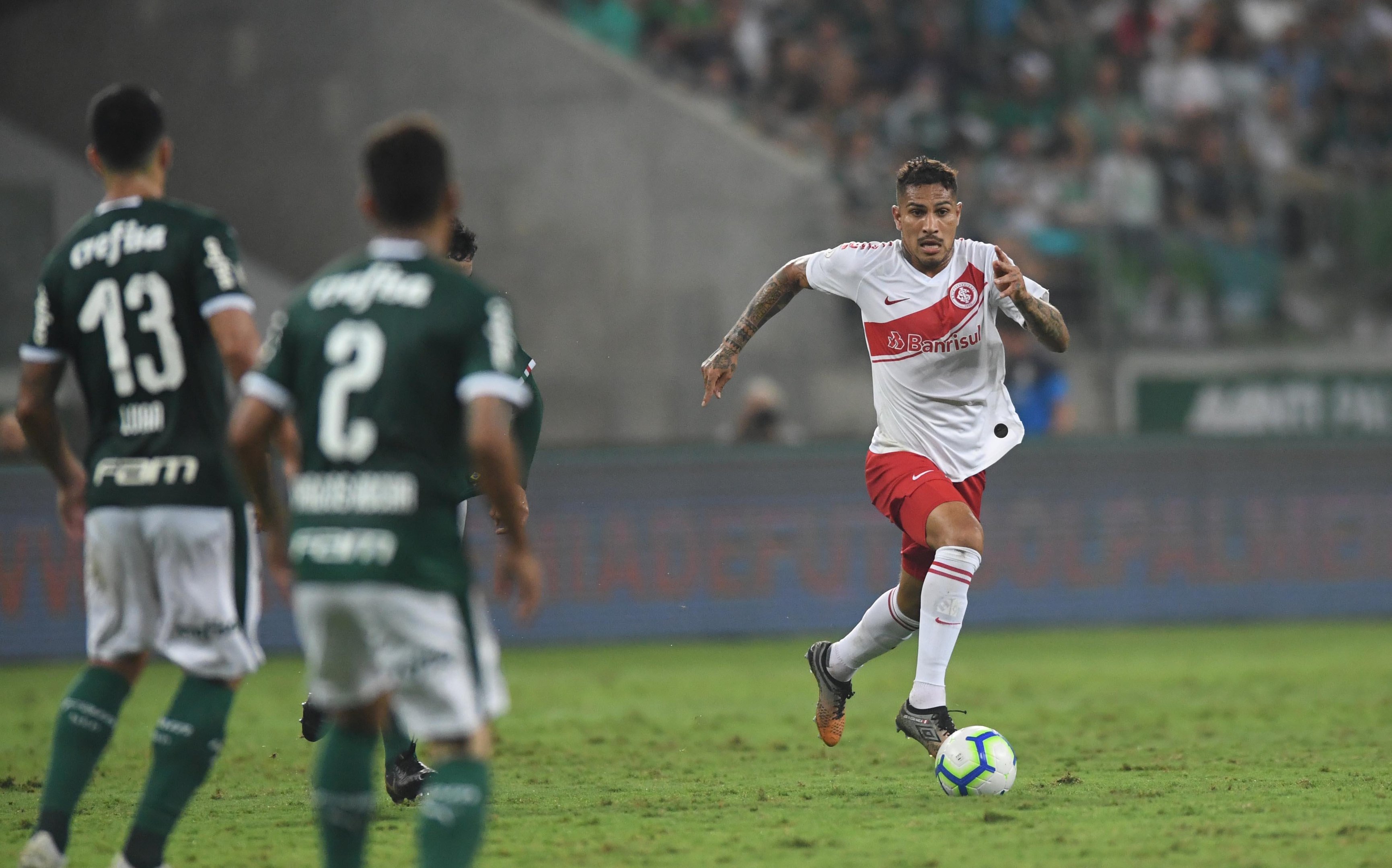 Guerrero chegou a se desentender com Felipe Melo durante o jogo