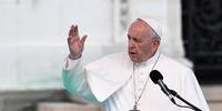 Papa pediu que o país aja para erradicar a emigração maciça de sua juventude